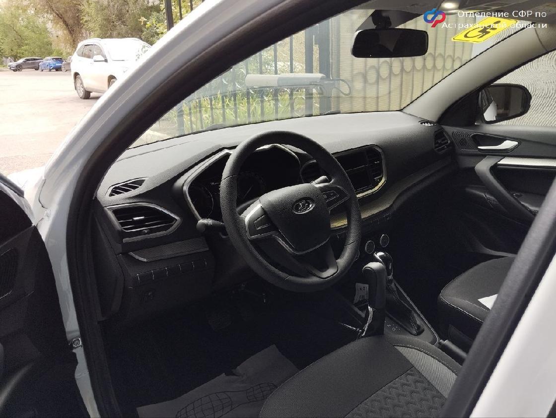 Пять астраханцев получили автомобили от Соцфонда