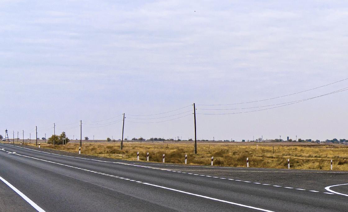 Более 40 км федеральных трасс защитили от износа в Астраханской области