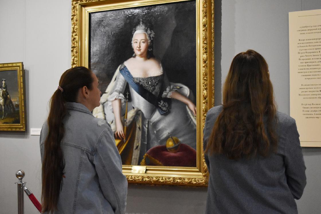 Астраханцы могут бесплатно посетить картинную галерею в честь Дня матери