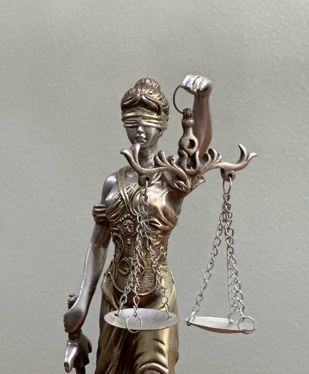 Астраханку обвиняют в махинациях со средствами ТСЖ