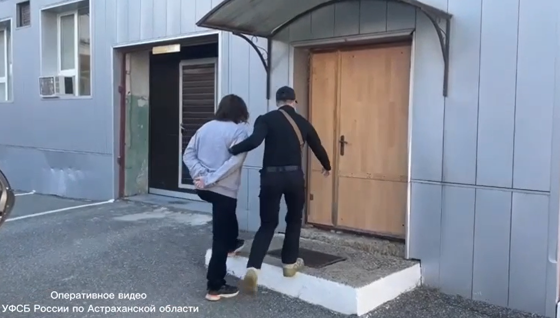 Астраханца осудили на 1,5 года колонии за экстремистские призывы в мессенджере