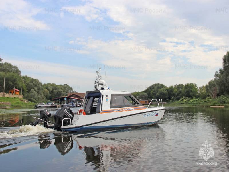 Рыбак погиб на Волге после столкновения его лодки с буксиром