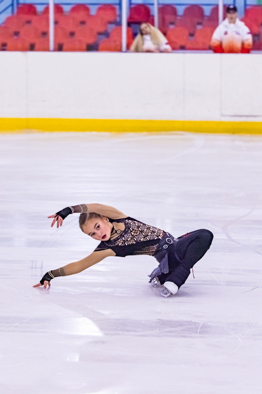 Юная астраханка продолжает покорять ледовый каток